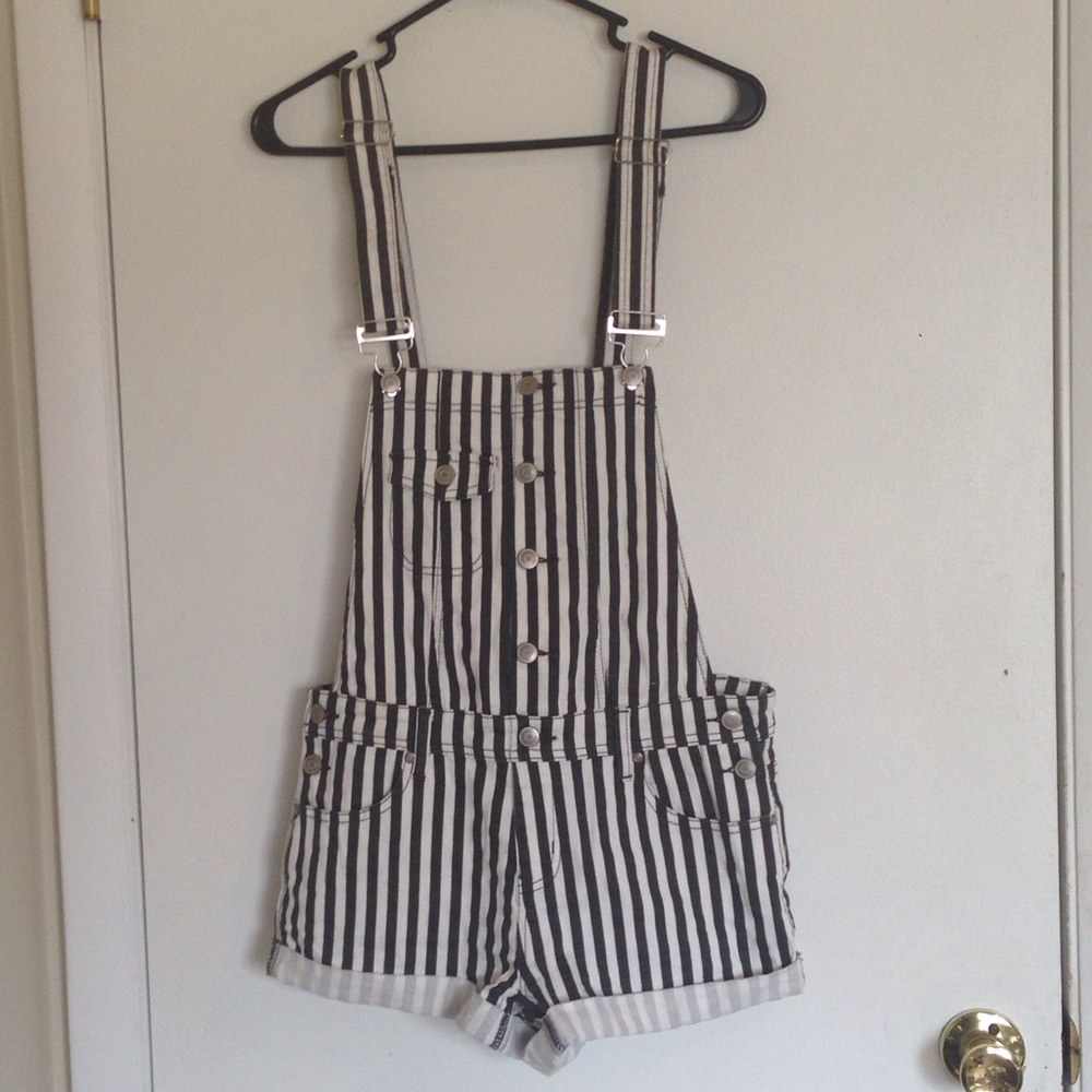 Forever 21 black and white overall shorts- M